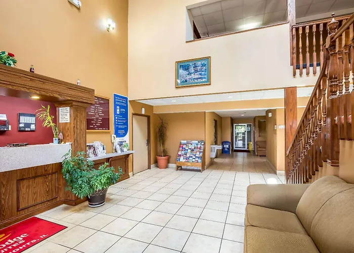 Econo Lodge Inn & Suites Fairview Heights St Louis