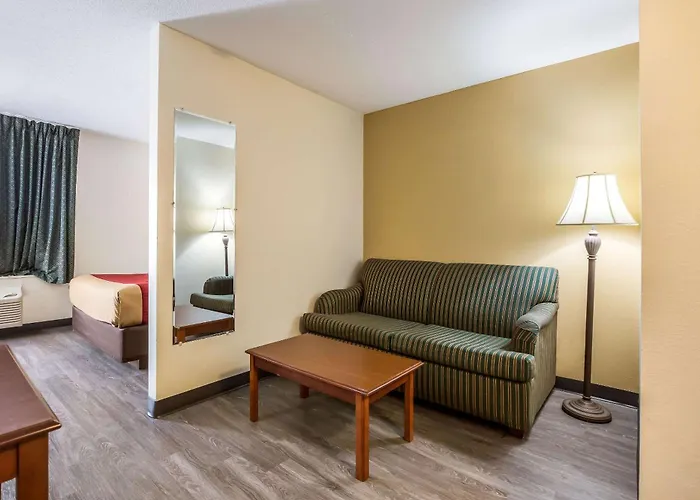 Econo Lodge Inn & Suites Fairview Heights St Louis