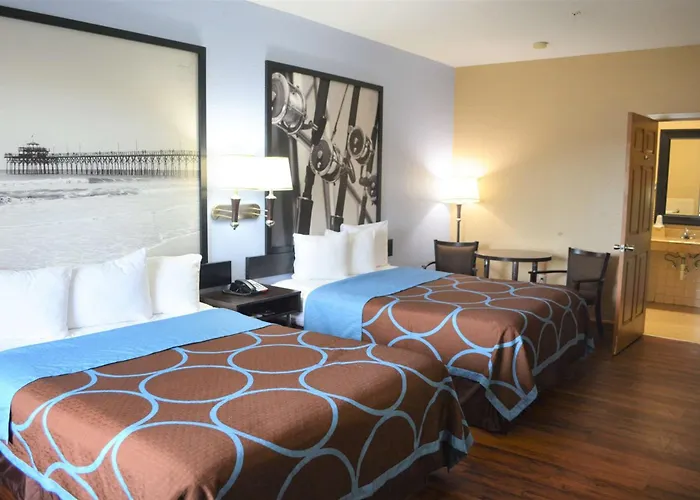 Super 8 By Wyndham Galveston