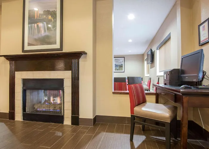 Comfort Suites Rochester Henrietta University Area