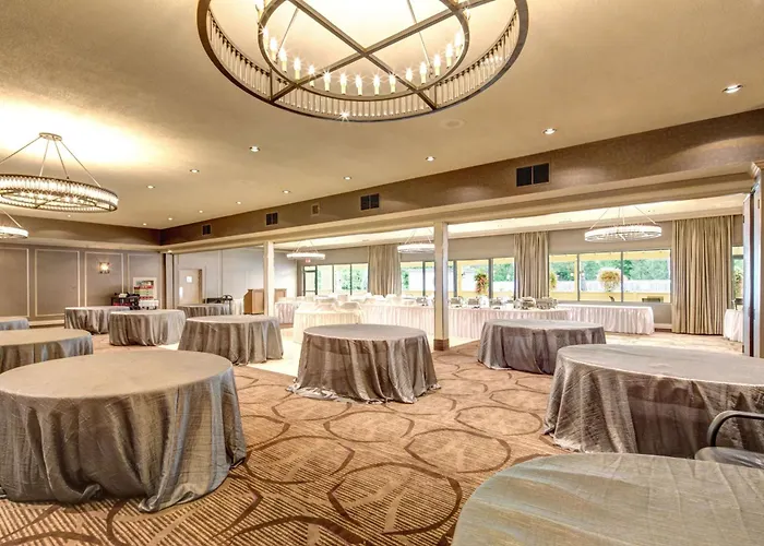 Best Western Plus Guildwood Inn