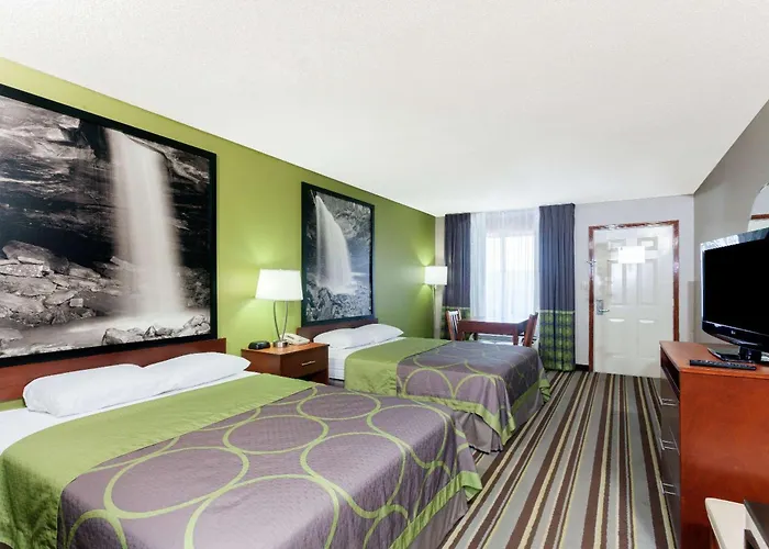 Super 8 By Wyndham Clarksville Northeast