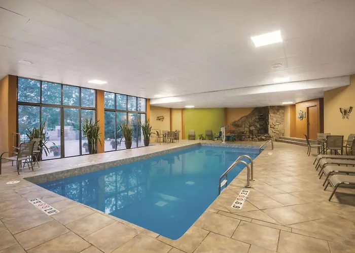 Mountain Valley Inn & Suites