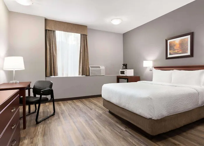 Days Inn By Wyndham Hamilton - Downtown
