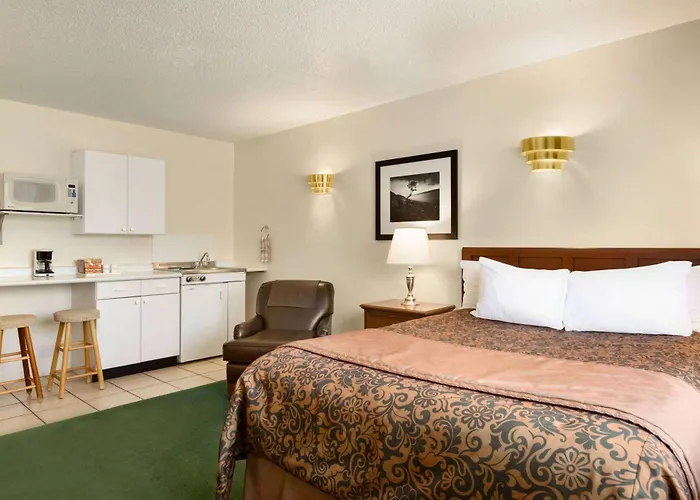 Travelodge By Wyndham Simcoe