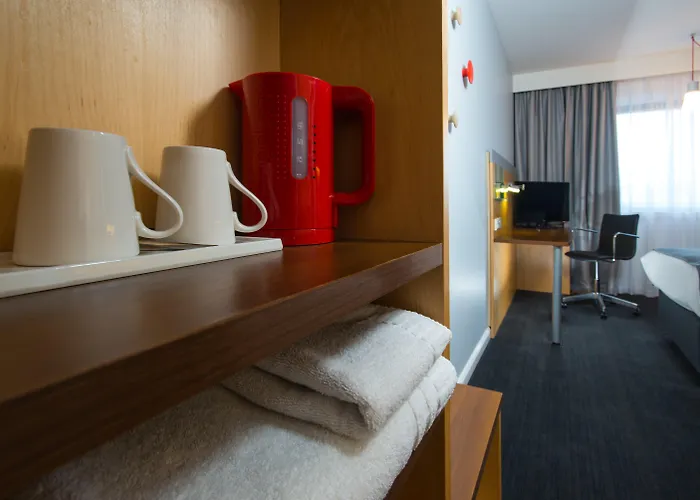Holiday Inn Express Swansea East By Ihg