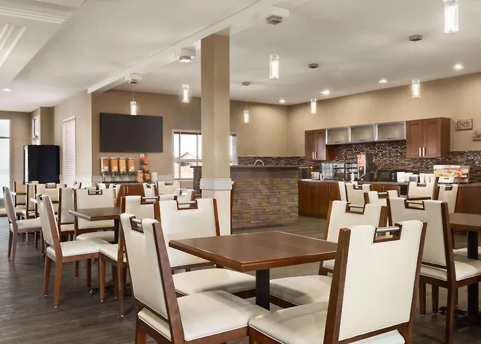 Days Inn & Suites By Wyndham Brooks