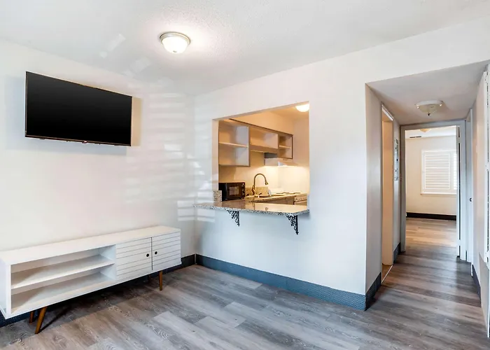 Econo Lodge Inn & Suites Fort Rucker