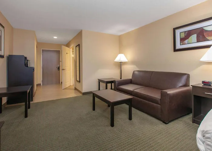 Days Inn & Suites By Wyndham Florence/Jackson Area