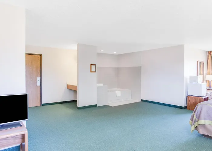 Super 8 By Wyndham Oelwein