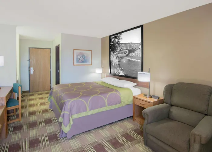 Super 8 By Wyndham Toledo