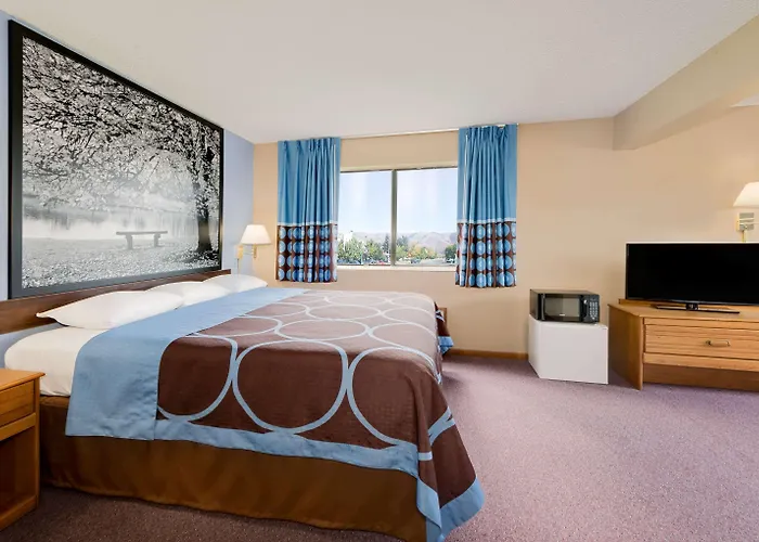Super 8 By Wyndham Chariton