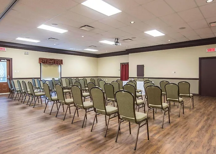 Econo Lodge Inn & Suites