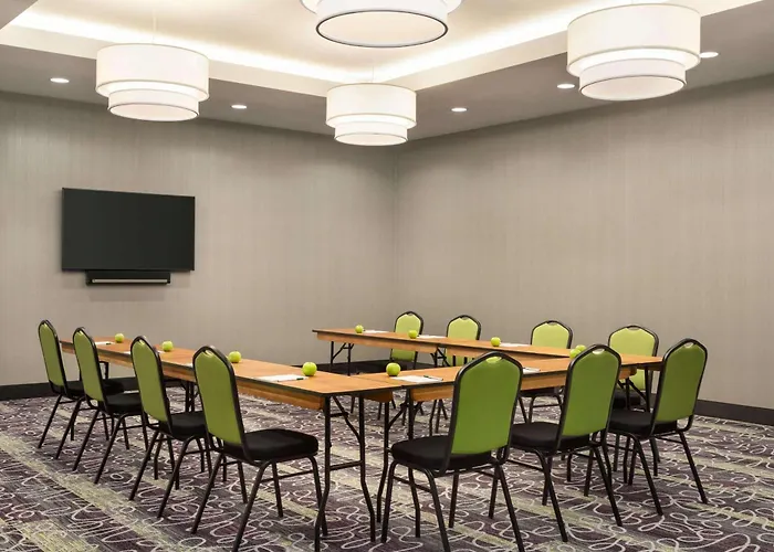 La Quinta Inn & Suites By Wyndham Burlington