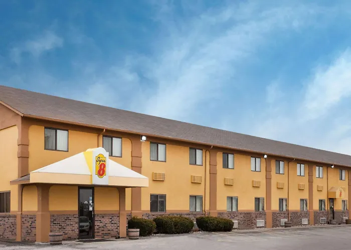 Super 8 By Wyndham Muscatine Hotel
