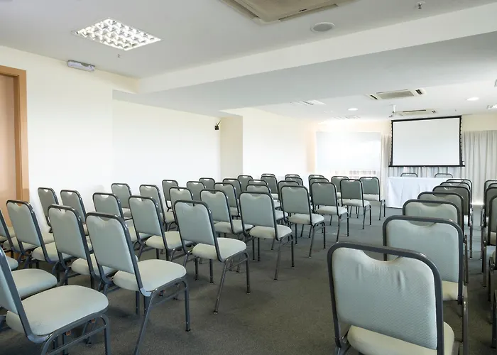 Golden Tulip Macae