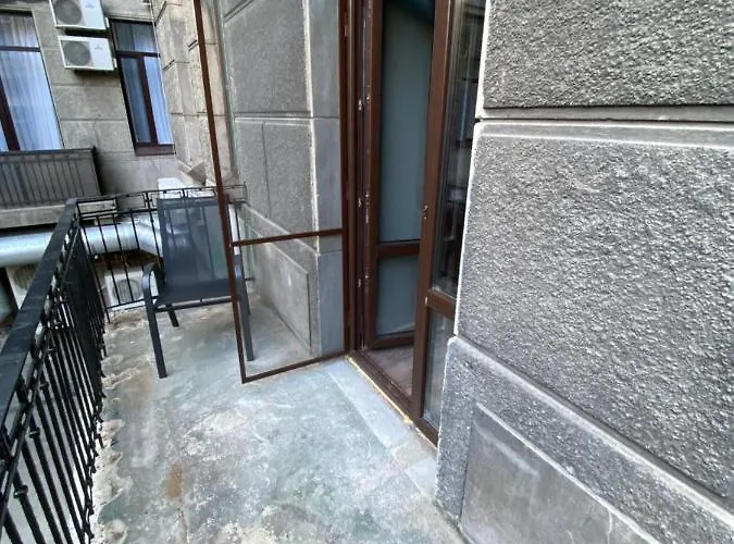 Lift Rooms - Derybasivska