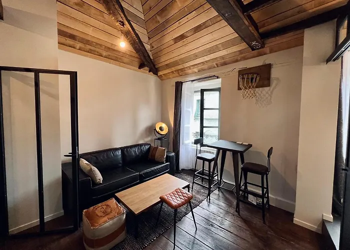Les Suites De La Tour D'Embas