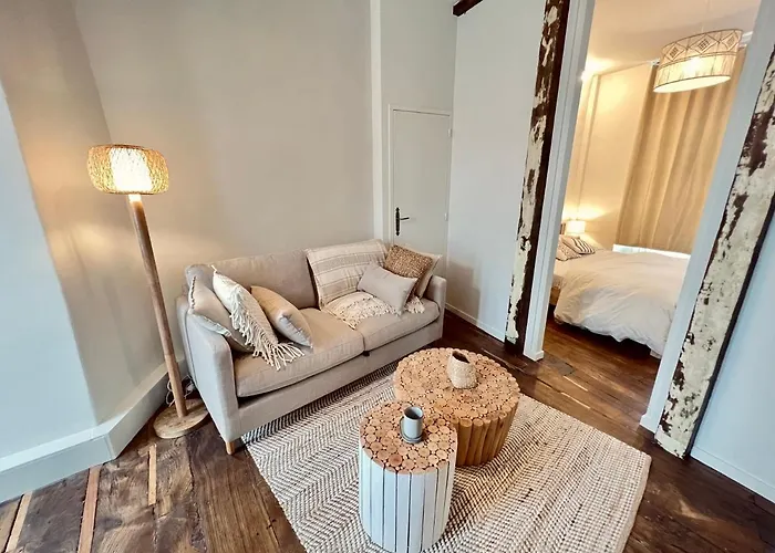 Les Suites De La Tour D'Embas