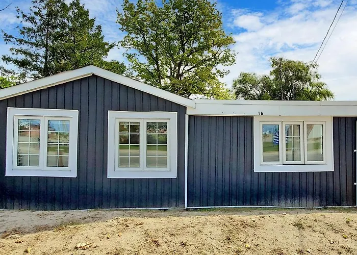 Main Beach River Retreat - Wasaga Beach 1 - Main Strip - 93 Mosley St