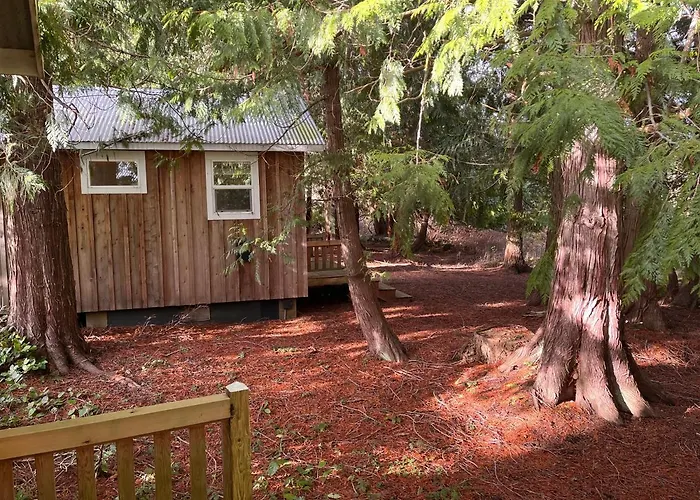 Lopez Farm Cottages & Tent Camping