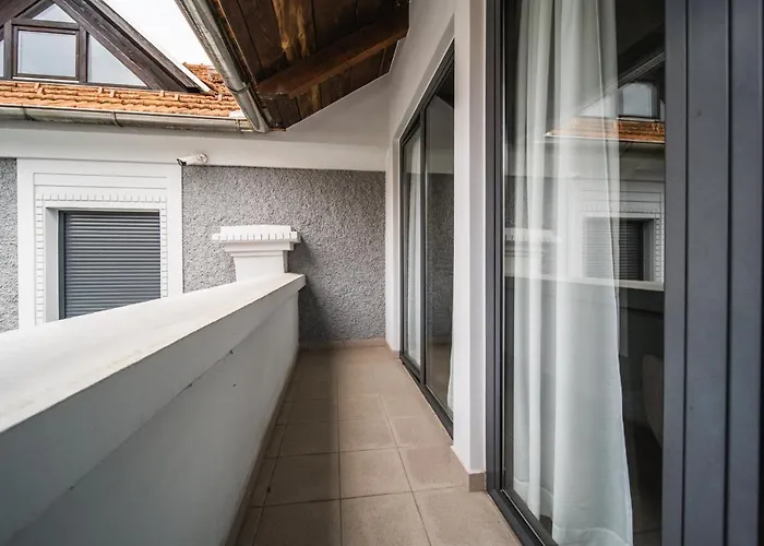 Rustica Rooms