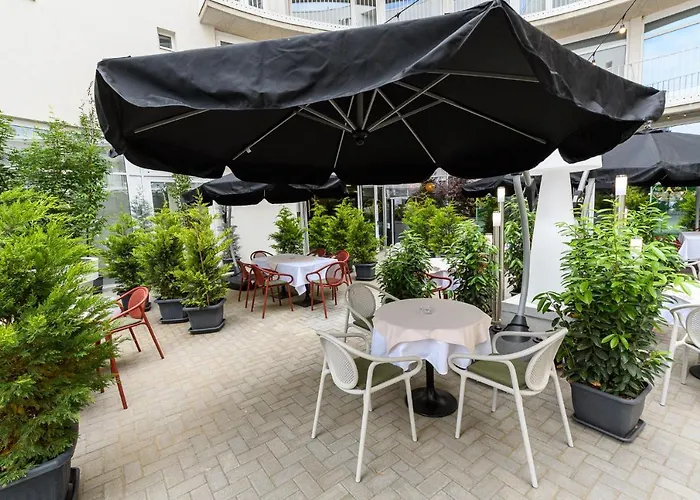 Parizs Garden Apartments