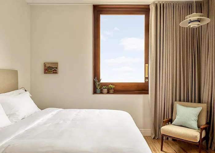 Fort Road Hotel