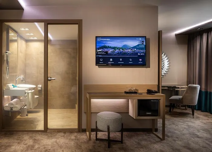 -- Este Park Hotel -- Part Of Urban Chic Luxury Design Hotels - Parking & Compliments - Next To Shopping & Dining Mall Plovdiv