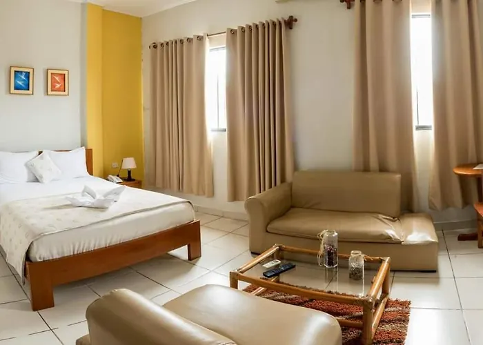 Hostal Huayruro