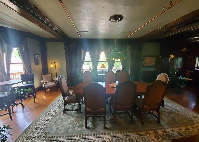 Daniell Manor