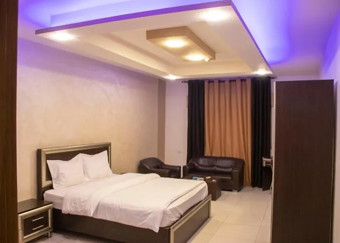 Sara Crown Hotel