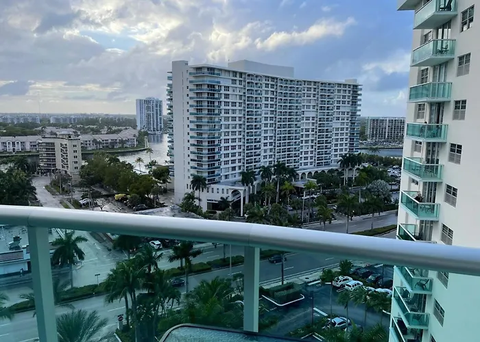 Hollywood On Beach Apartment