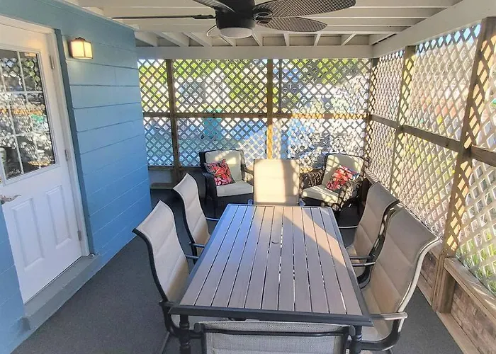 Bali Bungalow - Downtown Cocoa Beach