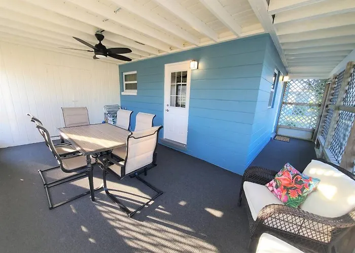 Bali Bungalow - Downtown Cocoa Beach