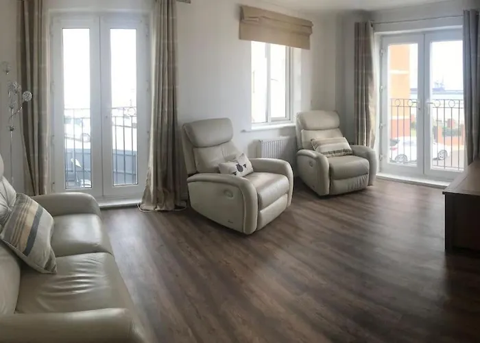 Beachfront Pet Friendly Townhouse, Stunning Views