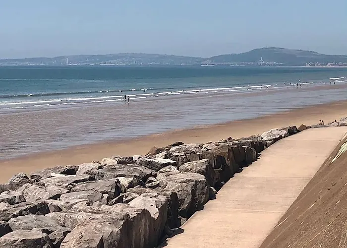 Beachfront Pet Friendly Townhouse, Stunning Views