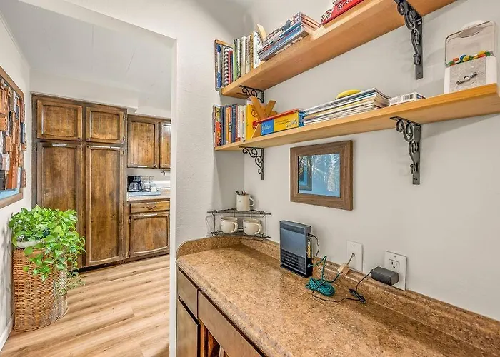 Bright, Updated Waterfront Cottage Pets Welcome!