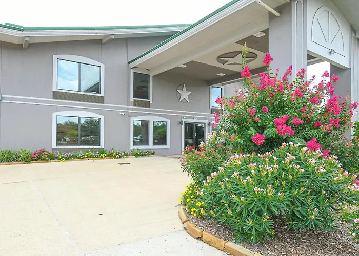 Scottish Inns & Suites - Woodlands Mall