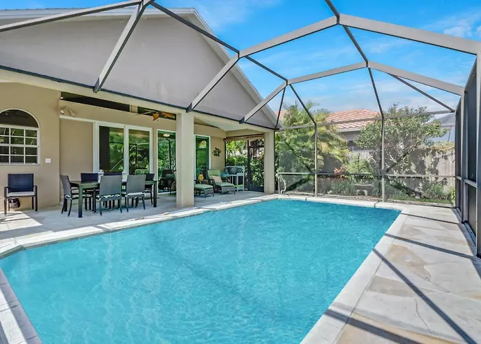 Cozy Beach House - 5 minutes from Vanderbilt Beach