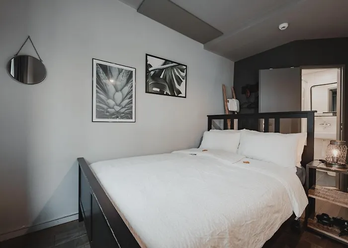 No8 Boutique Hotel - Self Check In