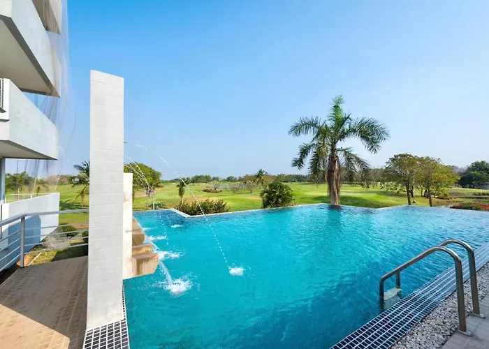 Uniland Golf & Resort
