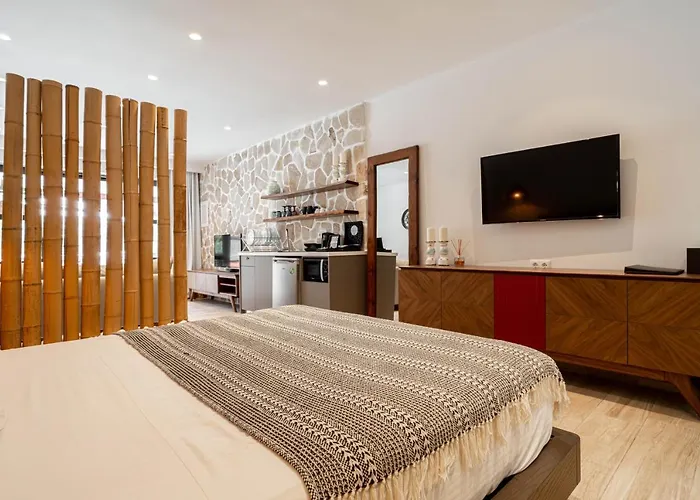 F&S Lounge Suites