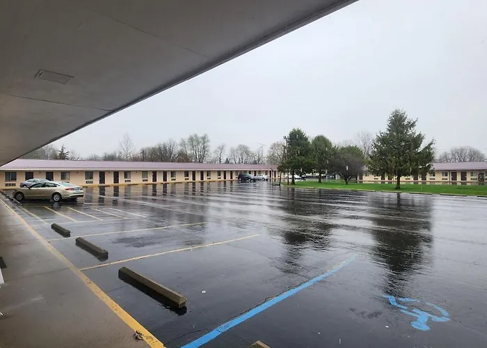 Super 8 By Wyndham Centerville-Richmond