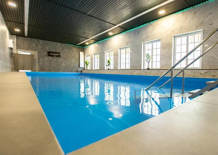 El Capitan das Schwimmbad Hotel