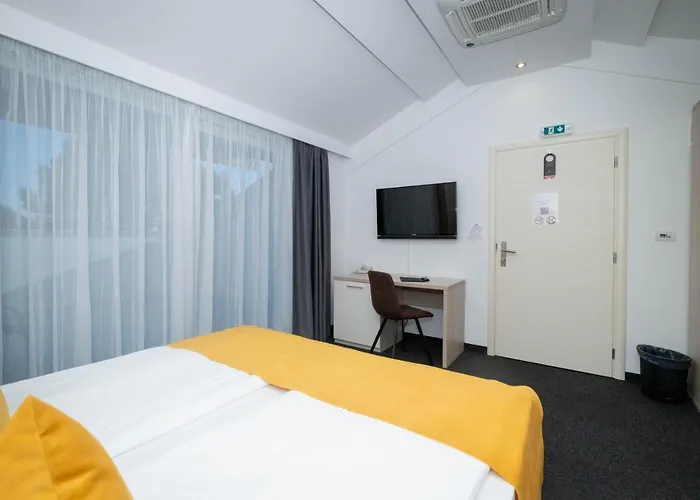 Hotel Bor