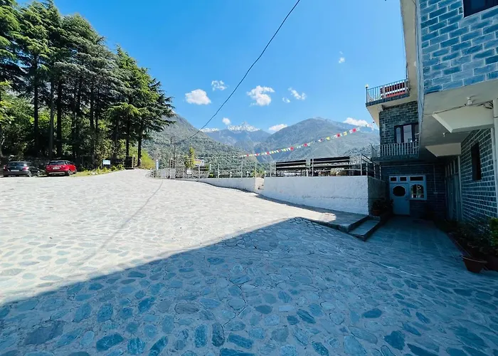 Hotel Devdar Resort