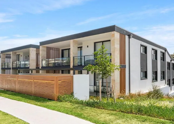 #15 The Ash Apartments Close To Beach Accom Holidays