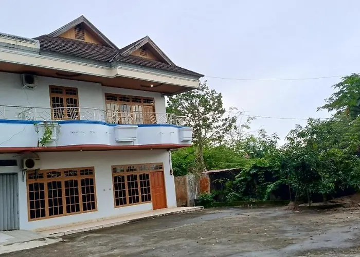 Hotel O Wisma Deli Syariah Near Rsud Nene Mallomo Sidenreng Rappang