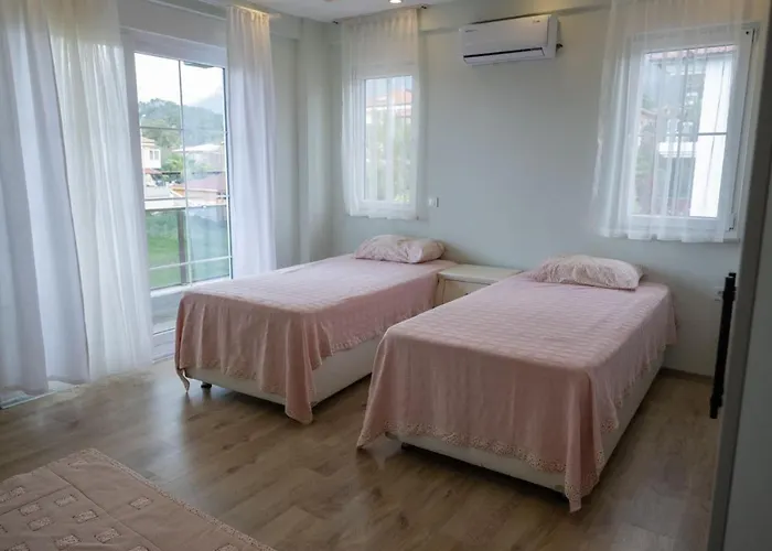 Amore Hotel Teki̇Rova